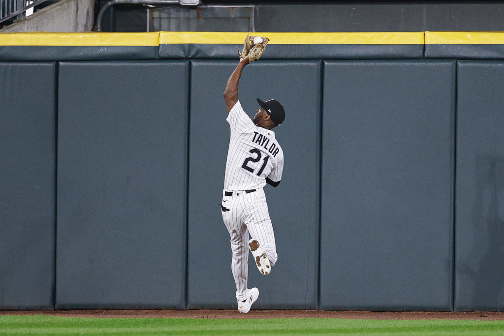 Chicago White Sox center fielder Michael A. Taylor catches a fly out hit by San Diego Padres' Manny Machado during the fourth inning of a baseball game, Saturday, Sept. 20, 2025, in Chicago. (AP Photo/Kamil Krzaczynski)