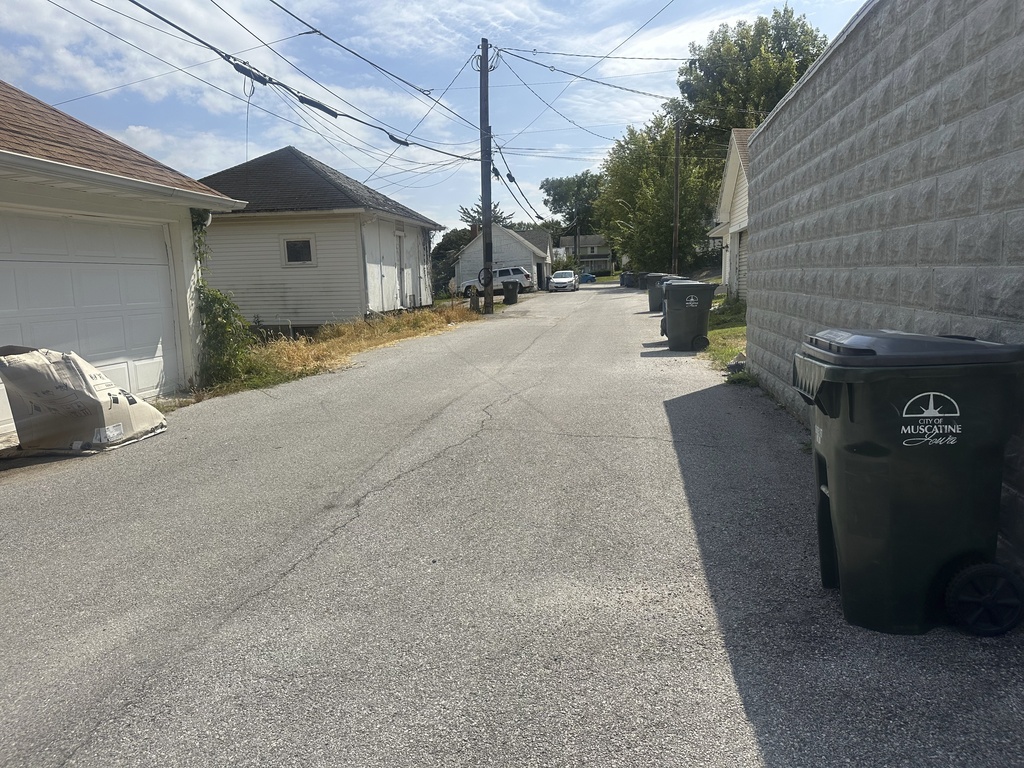 An alley in a residential neighborhood is shown in Muscatine, Iowa, on Sept. 8, 2025, where police say Felipe de Jesus Hernandez Marcelo was lured to the alley before he was shot on June 21. (AP photo by Ryan J. Foley).