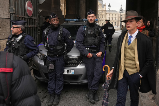 Police officers block an access to the Louvre museum after a robbery Sunday, Oct. 19, 2025, in Paris. (AP Photo/Thibault Camus) Police officers block an access to the Louvre museum after a robbery Sunday, Oct. 19, 2025, in Paris. (AP Photo/Thibault Camus)