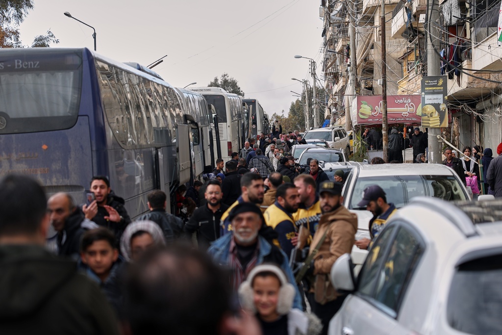 Displaced residents return to the Sheikh Maqsoud neighborhood after days of fighting between government forces and Kurdish fighters in the northern city of Aleppo, Syria, Tuesday, Jan. 13, 2026. (AP Photo/Ghaith Alsayed)