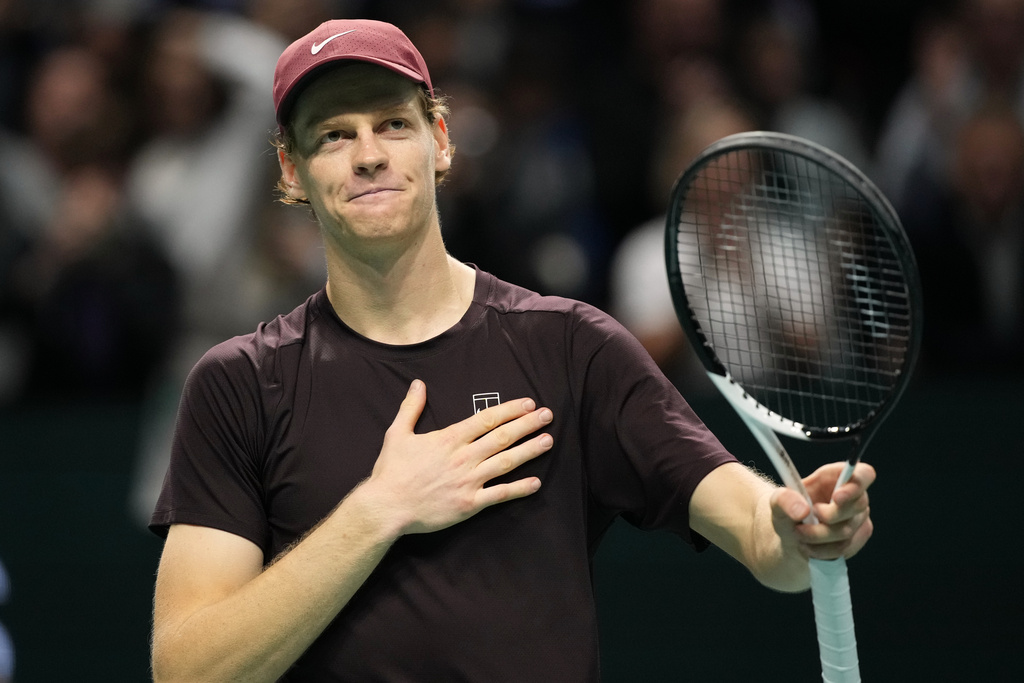 Italy's Jannik Sinner celebrates after winning the final match of the Paris Masters tennis tournament against Canada's Felix Auger-Aliassime in Paris, Sunday, Nov. 2, 2025. (AP Photo/Christophe Ena)