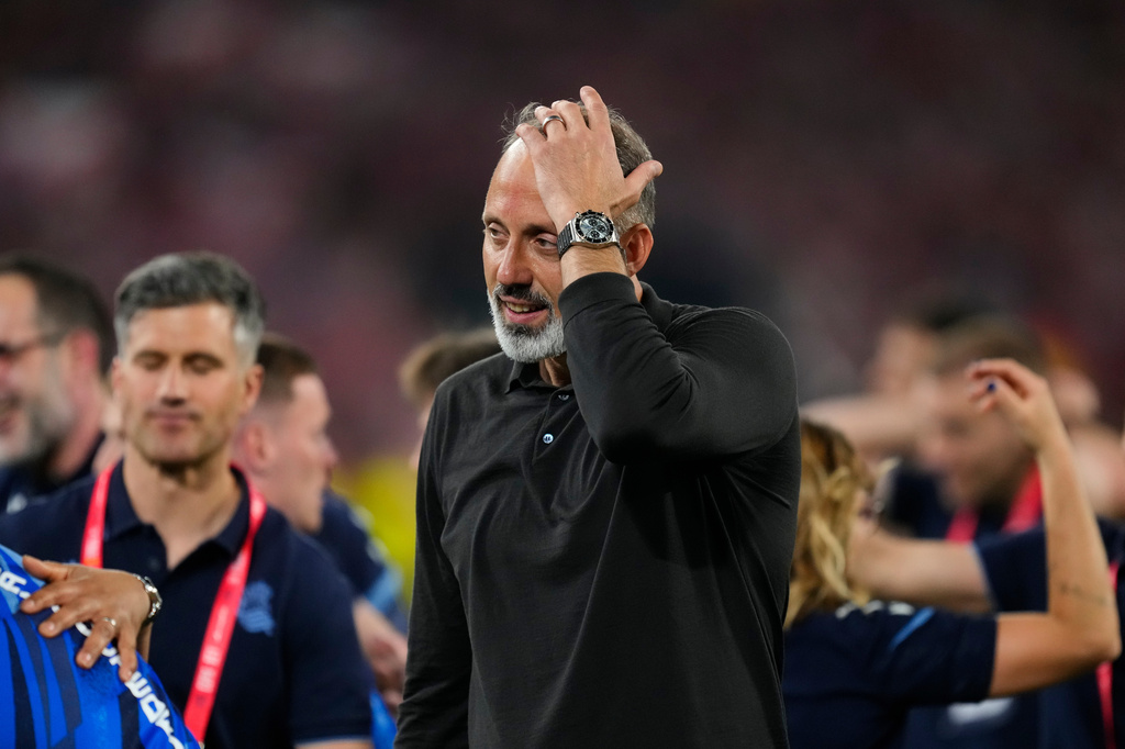 Real Sociedad's head coach Pellegrino Matarazzo celebrates after winning the Copa del Rey final soccer match between Atletico Madrid and Real Sociedad in Seville, Spain, Saturday, April. 18, 2026. (AP Photo/Jose Breton)