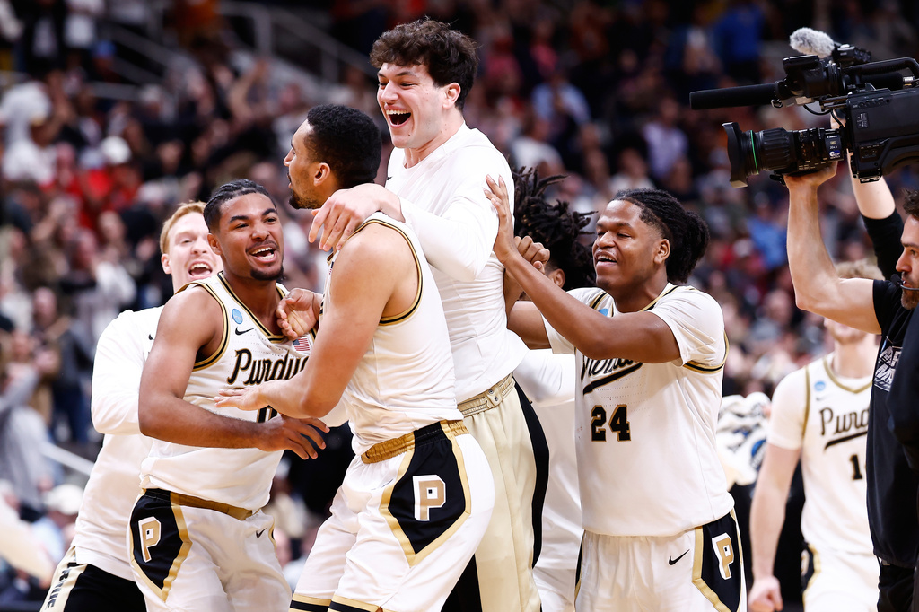 Purdue forward Trey Kaufman-Renn, center, celebrates with teammates after making the game-winning basket during the second half in the Sweet 16 of the NCAA college basketball tournament against Texas, Thursday, March 26, 2026, in San Jose, Calif. (AP Photo/Kelley L Cox)