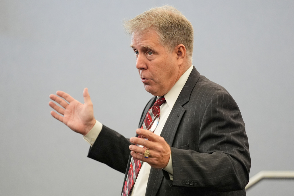 Nathan Chasing Horse's attorney Craig Mueller speaks as Chasing Horse appears in court for his trial on charges of sexually abusing Indigenous women and girls Tuesday, Jan. 20, 2026, in Las Vegas. (AP Photo/John Locher)