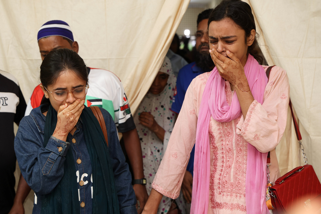Relatives of victims break down at Rajbari Government Hospital, the day after a passenger bus plunged into the Padma river while boarding a ferry in Rajbari district, about 84 kilometers (52 miles) from the capital Dhaka, Bangladesh, Thursday, March 26, 2026. (AP Photo)