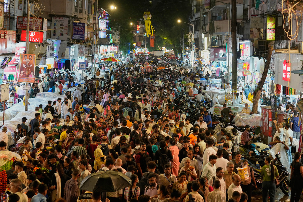 People throng a market place for Diwali festival shopping in Mumbai, India, Thursday, Oct. 16, 2025. (AP Photo/Rajanish Kakade)