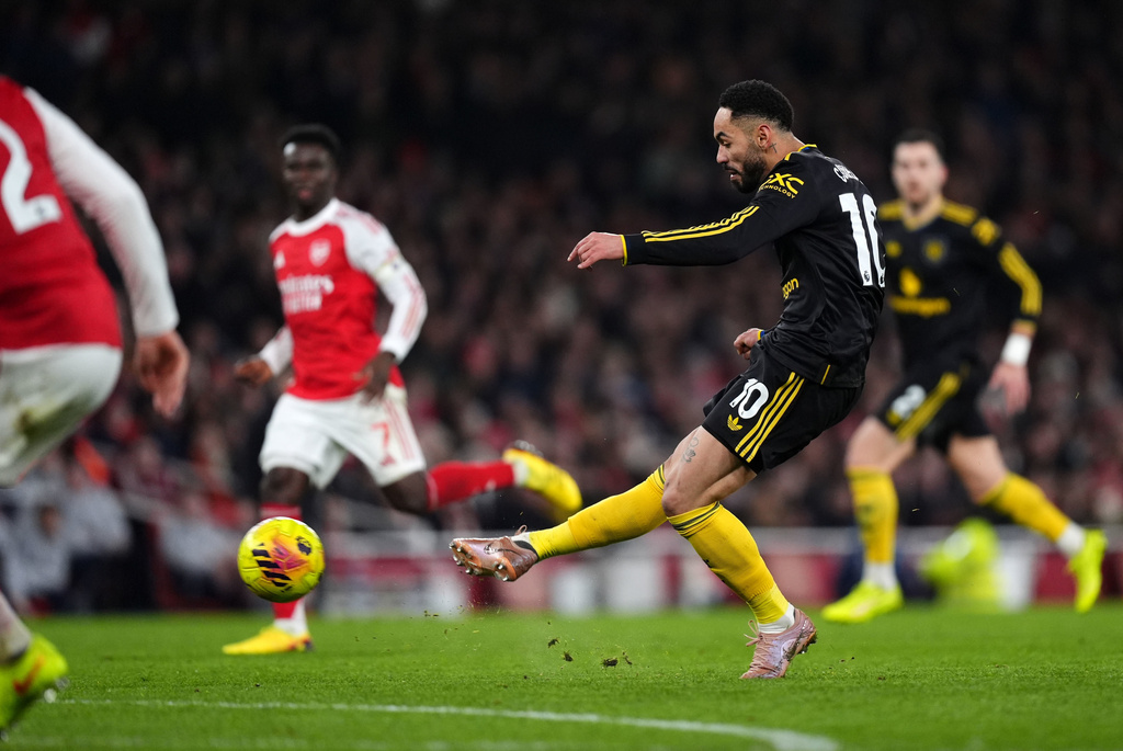 Manchester United's Matheus Cunha scores their side's third goal of the game during the English Premier League soccer match between Arsenal and Manchester United in London, Sunday, Jan. 25, 2026. (Mike Egerton/PA via AP)