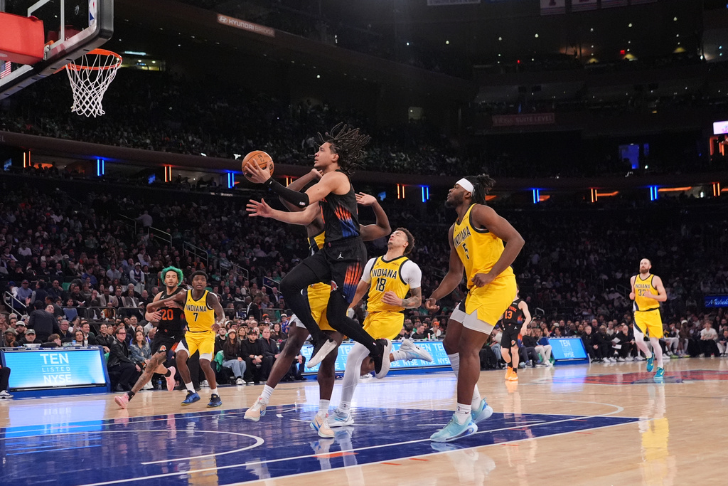 New York Knicks' Pacome Dadiet (4) Indiana Pacers' Jalen Slawson (18) during the second half of an NBA basketball game Tuesday, March 17, 2026, in New York. (AP Photo/Frank Franklin II)