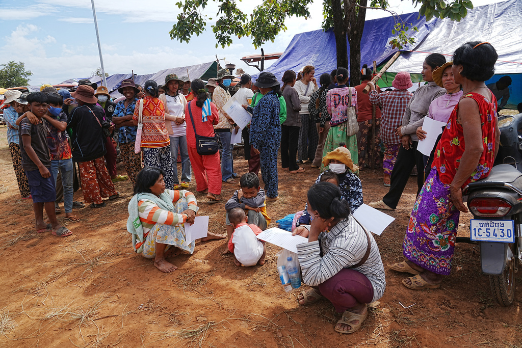 Evacuees wait for registration as they take refuge at Chonkal in Oddar Meanchey province, Cambodia Thursday, Dec. 11, 2025, after fleeing from home following fighting between Thailand and Cambodia over territorial claims. (AP Photo/Heng Sinith)