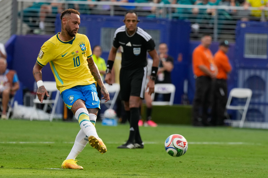 Brazil's Neymar (10) scores a goal from a penalty kick during the World Cup round of 16 soccer match between Brazil and Norway in East Rutherford, N.J., near New York, Sunday, July 5, 2026. (AP Photo/Seth Wenig)