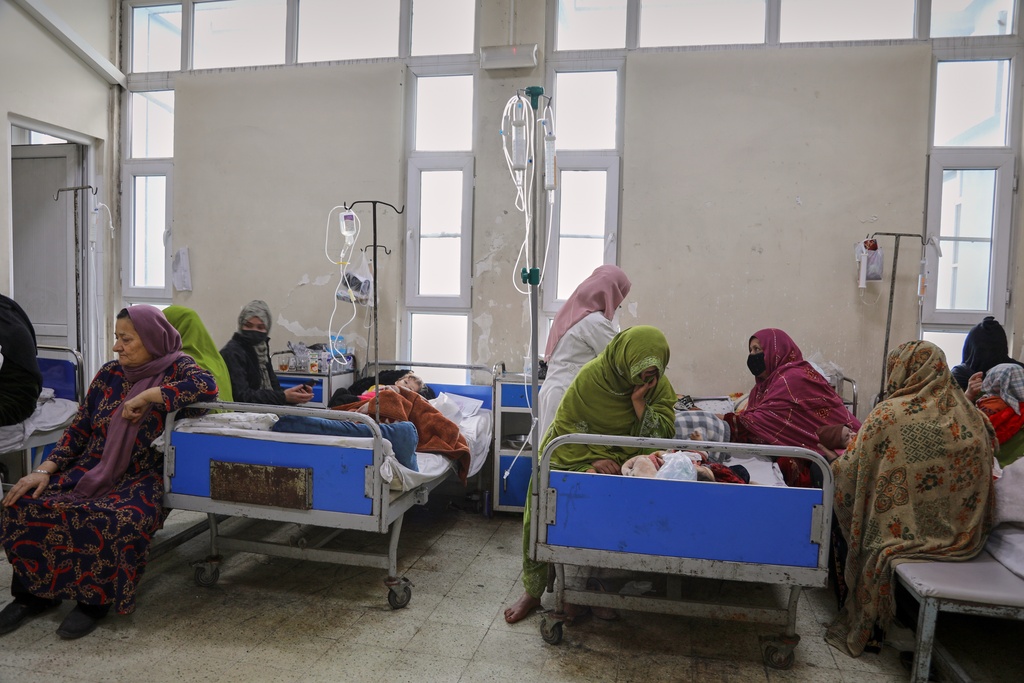 Afghan women care for their children in the malnutrition ward at Indira Gandhi Children's Hospital in Kabul, Afghanistan, Sunday, Feb. 15, 2026. (AP Photo/Siddiqullah Alizai)