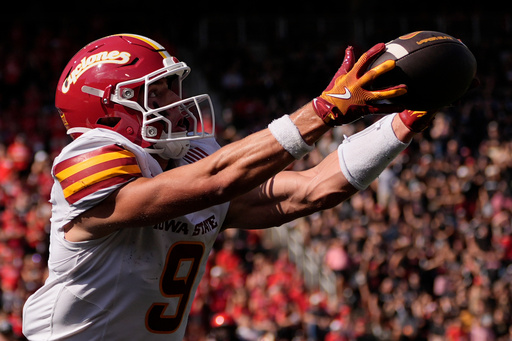 Iowa State's wide receiver Brett Eskildsen (9) catches a touchdown pass in the end zone during the second half of an NCAA college football game against the Iowa State, Saturday, Oct. 4, 2025, in Cincinnati. (AP Photo/Carolyn Kaster) Iowa State's wide receiver Brett Eskildsen (9) catches a touchdown pass in the end zone during the second half of an NCAA college football game against the Iowa State, Saturday, Oct. 4, 2025, in Cincinnati. (AP Photo/Carolyn Kaster)