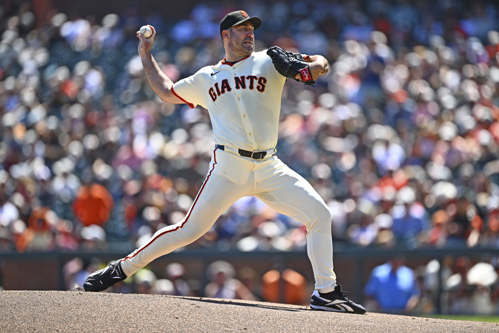 San Francisco Giants pitcher Justin Verlander (35) pitches against the Baltimore Orioles during the first inning of a baseball game at Oracle Park in San Francisco on Sunday, Aug. 31, 2025. (Jose Carlos Fajardo/Bay Area News Group via AP)