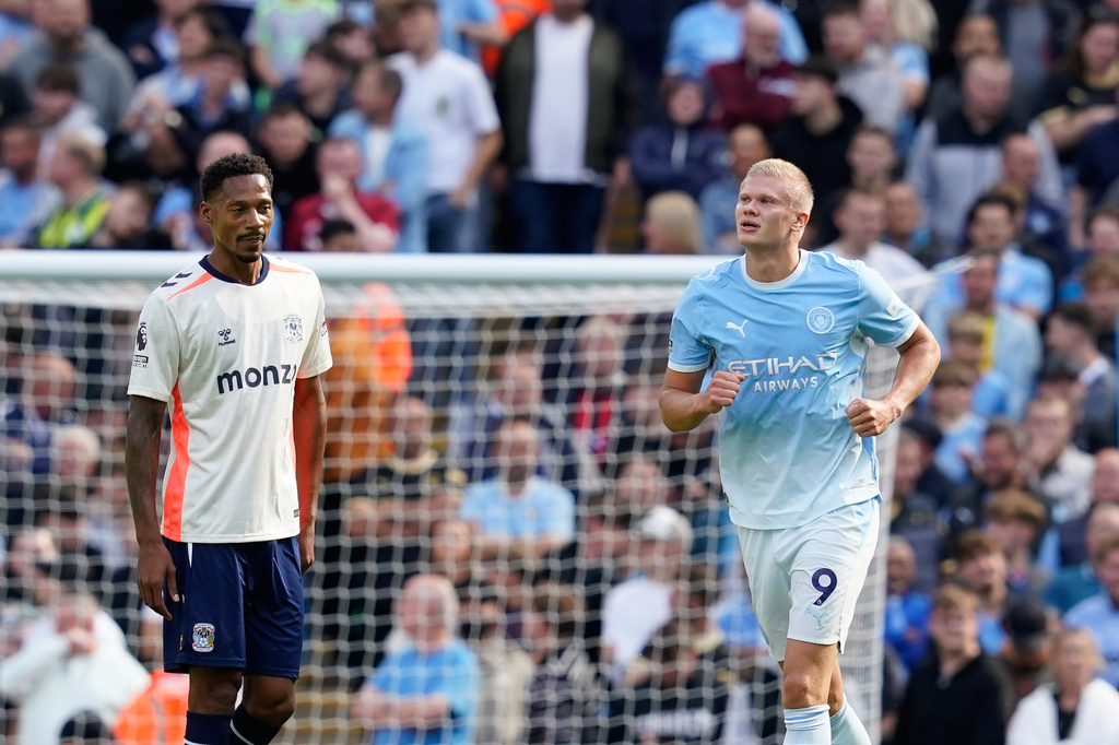 Manchester City's Erling Haaland, right, celebrates after scoring his side's opening goal during the English Premier League soccer match between Manchester City and Coventry City in Manchester, England, Saturday, Sept. 5, 2026. (AP Photo/Dave Thompson)