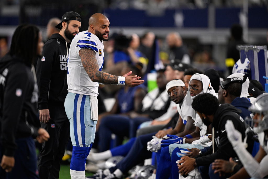 Dallas Cowboys quarterback Dak Prescott speaks to his teammates during the first half of an NFL football game against the Minnesota Vikings Sunday, Dec. 14, 2025, in Arlington, Texas. (AP Photo/Jerome Miron)