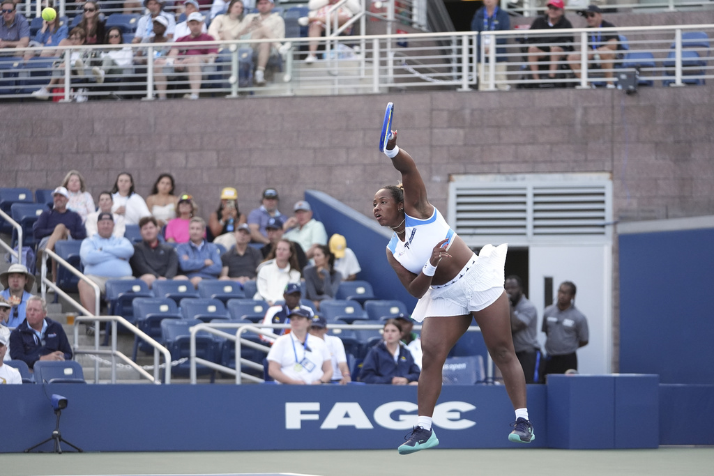 Taylor Townsend, of the United States, serves during her doubles match with her partner, with Katerina Siniakova, of the Czech Republic, against Aldila Sutjiadi, of Indonesia, and Nadiia Kichenok, of Ukraine, in the second round of the U.S. Open tennis championships, Thursday, Aug. 28, 2025, in New York. (AP Photo/Frank Franklin II)