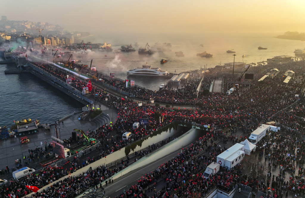 FILE - People demonstrate in solidarity with Palestinians amid the ongoing war in Gaza, in Istanbul, Turkey, Wednesday, Jan. 1, 2025. (Sercan Ozkurnazli/DIA Photo via AP, File)