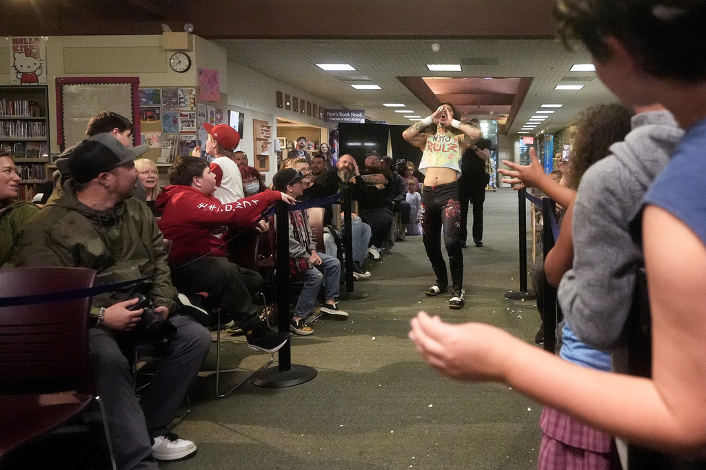 Fans react as wrestler Julz Rafael, cneter, walks toward the ring during a Lucha Libro pro wrestling event at Benicia Public Library Saturday, May 2, 2026, in Benicia, Calif. (AP Photo/Jeff Chiu)