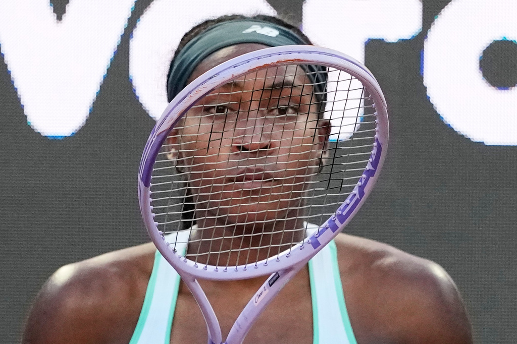 United States' Coco Gauff watches sitting on the bench during a break during the women's final match against Ukraine's Elina Svitolina, at the Italian Open tennis tournament in Rome, Saturday, May 16, 2026. (AP Photo/Alessandra Tarantino)