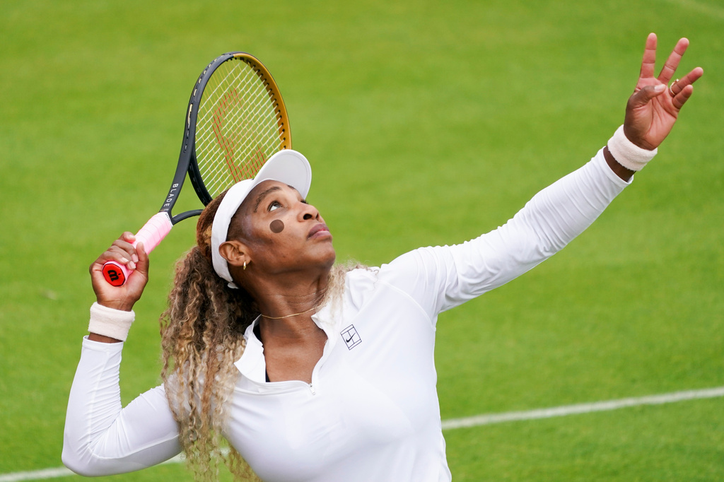 Serena Williams of the United States practices at Queen's Club, in London, Sunday, June 7, 2026. (AP Photo/Alberto Pezzali)