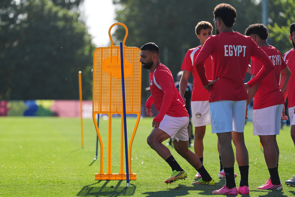 Egypt's Mohamed Salah, left, works out during a training session on the eve of the team's World Cup soccer match against New Zealand, Saturday, June 20, 2026, in Vancouver, British Columbia. (AP Photo/Abbie Parr)
