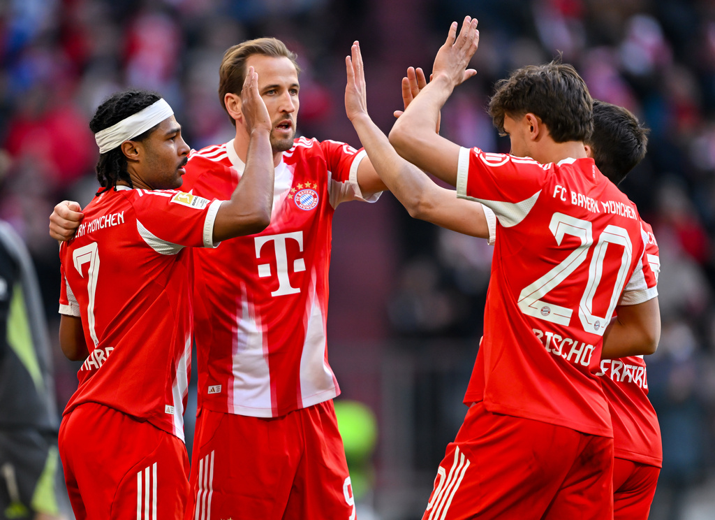 From left, Munich's scorer Serge Gnabry, Harry Kane, Tom Bischof and Raphael Guerreiro celebrate their side's fourth goal during the German Bundesliga soccer match between FC Bayern Munich and 1. FC Union Berlin in Munich, Germany, Saturday, March 21, 2026 (Sven Hoppe/dpa via AP)