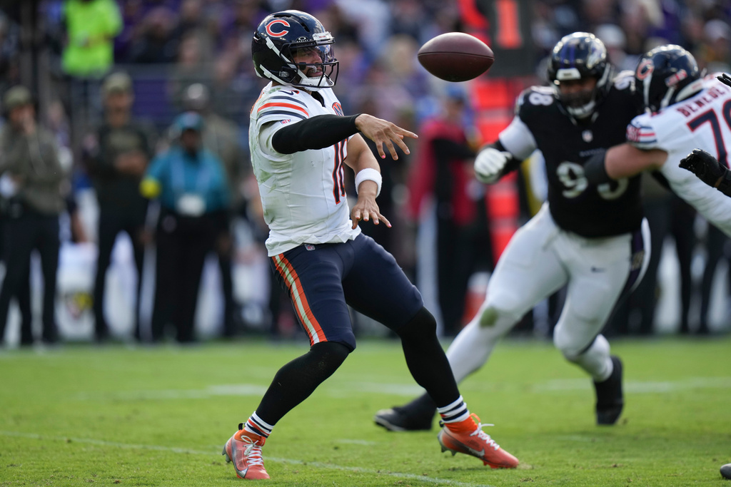 Chicago Bears quarterback Caleb Williams (18) passes the ball during the second half an NFL football game against the Baltimore Ravens, Sunday, Oct. 26, 2025, in Baltimore. (AP Photo/Stephanie Scarbrough)