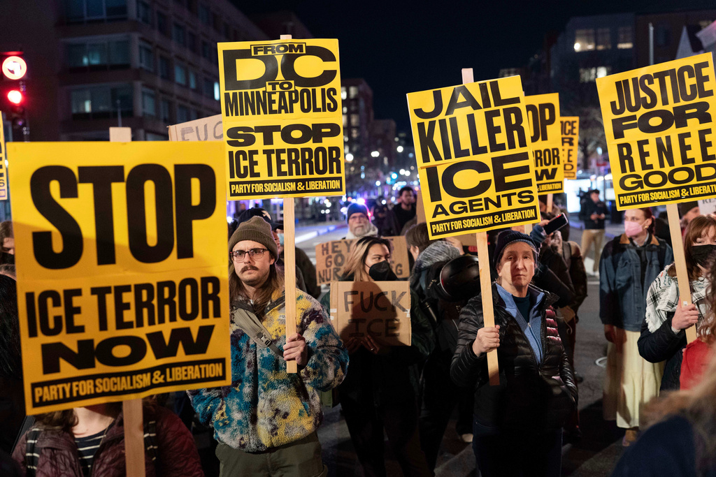 Demonstrators march to the White House in Washington, Thursday, Jan. 8, 2026, as they protest against the Immigration and Customs Enforcement (ICE) agent who fatally shot Renee Nicole Good in Minneapolis. (AP Photo/Jose Luis Magana)