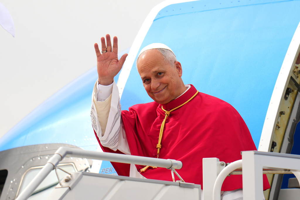 Pope Leo XIV arrives at Adolfo Suarez-Madrid Barajas Airport in Madrid, Spain, Saturday, June 6, 2026, at the start of a seven-day pastoral visit to mainland Spain and the Canary Islands. (AP Photo/Manu Fernandez)