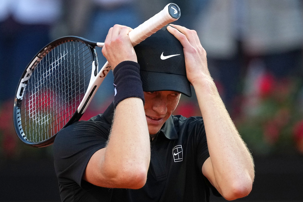 Jannik Sinner, of Italy, reacts after defeating Casper Ruud, of Norway, 6/4, 6/4 in the final match at the Italian Open tennis tournament, in Rome, Sunday, May 17, 2026. (AP Photo/Andrew Medichini)