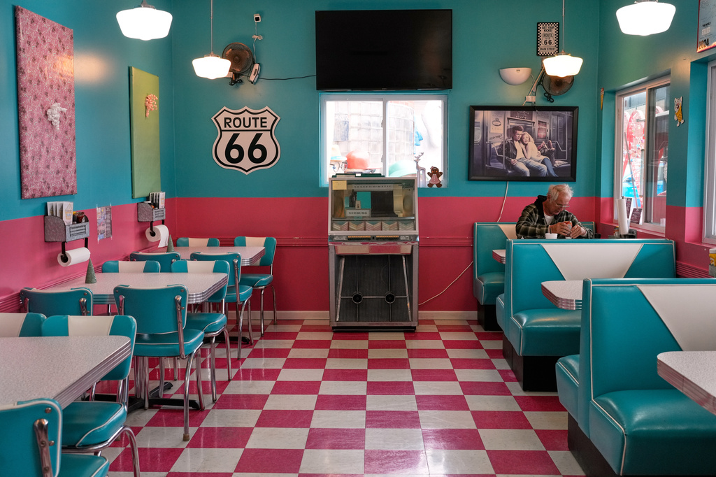 Everett Swett has lunch inside the Twistee Treat Diner, a 50s-style diner and ice cream shop along Historic Route 66 in Livingston, Ill., Thursday, Nov. 20, 2025. (AP Photo/Jeff Roberson)
