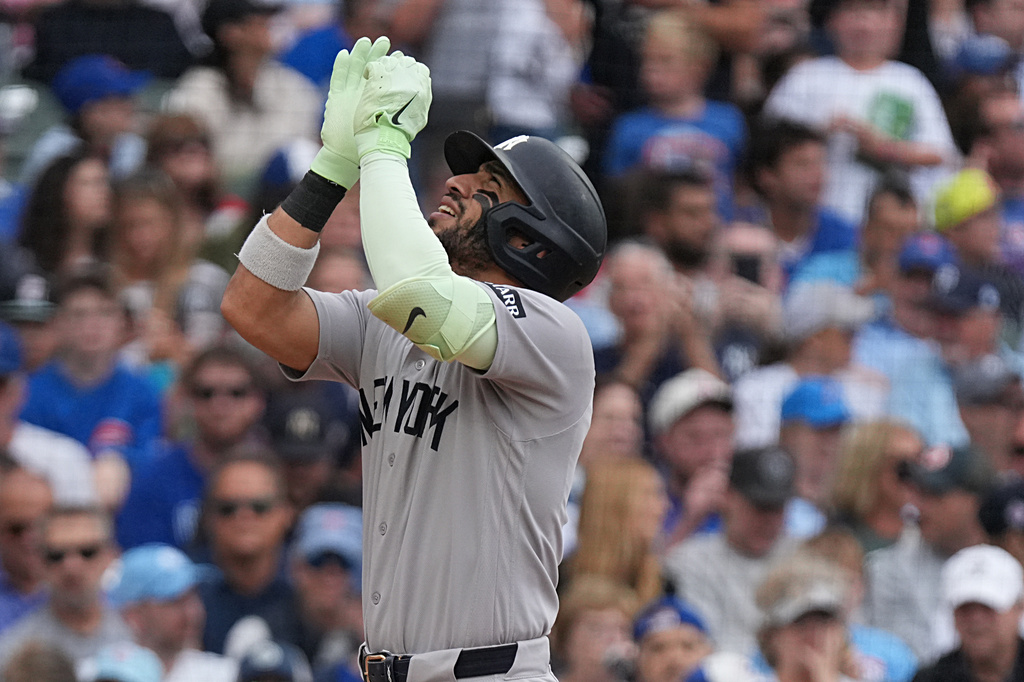New York Yankees' José Caballero gestures after hitting a two-run home run against the Chicago Cubs during the third inning of a baseball game Sunday, Aug. 2, 2026, in Chicago. (AP Photo/David Banks)