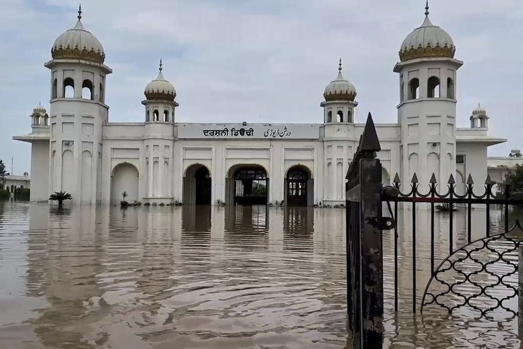 The Gurdwara Darbar Sahib, a shrine of Guru Nanak Dev, is submerged after torrential rains, in Kartarpur, in Narowal district, Pakistan, Wednesday, Aug. 27, 2025. (AP Photo/Jahan Zab)