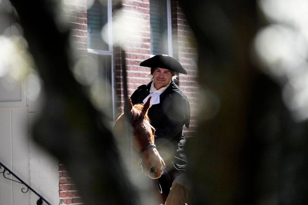 Brig. Gen. Richard Reale, dressed as American patriot Paul Revere reenacts the 1775 Boston-to-Lexington ride to alert colonists of approaching British troops, Monday, April 20, 2026, in Boston. (AP Photo/Robert F. Bukaty)