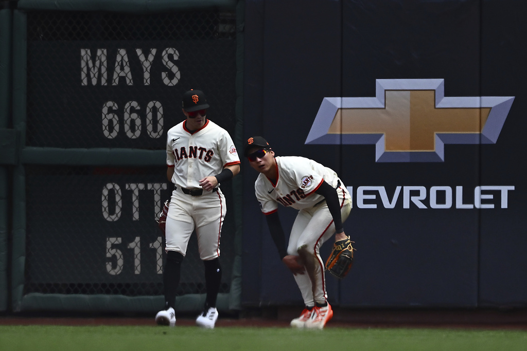 San Francisco Giants center fielder Jung Hoo Lee removes a ball from his knees hit by Tampa Bay Rays designated hitter Yandy Diaz in the fourth inning of baseball game at Oracle Park in San Francisco, Sunday, Aug. 17, 2025. (Jose Carlos Fajardo/Bay Area News Group via AP)