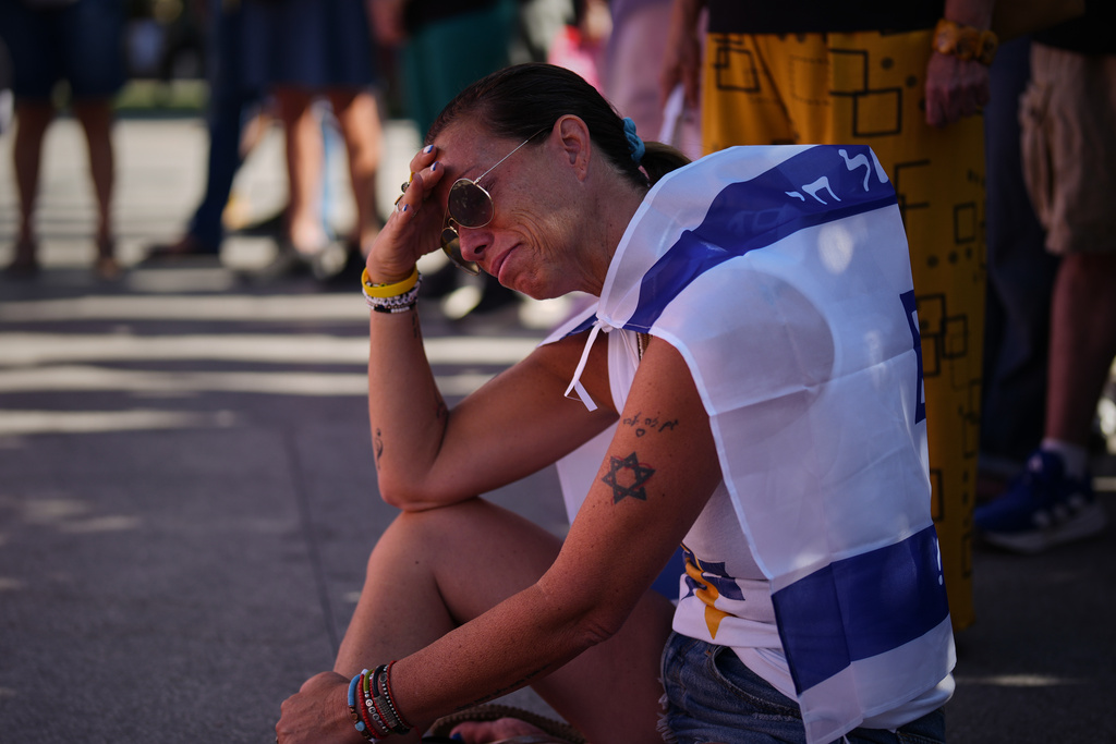 Shiri Tamam, an Israeli Canadian reacts during a memorial marking two years anniversary of the deadly Oct. 7, 2023 Hamas attack on Israel, in Tel Aviv, Israel, Tuesday, Oct. 7, 2025. (AP Photo/Emilio Morenatti)