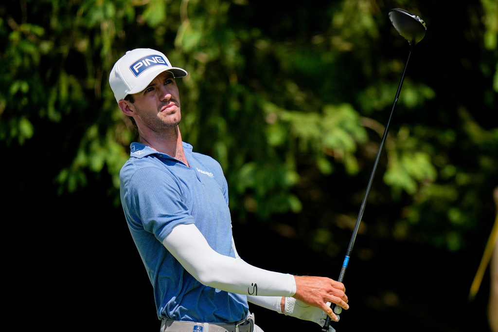 Alex Smalley hits from the fourth tee during the final round of the PGA Championship golf tournament at Aronimink Golf Club, Sunday, May 17, 2026, in Newtown Square, PA. (AP Photo/Frank Franklin II)
