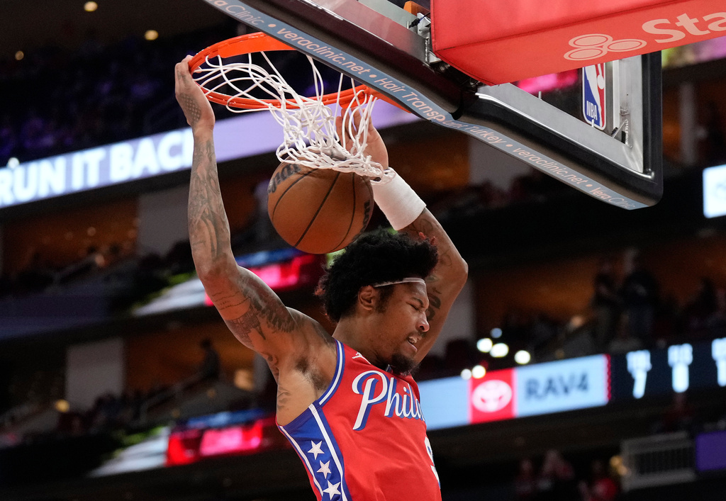 Philadelphia 76ers forward Kelly Oubre Jr. (9) dunks the ball during the first half of an NBA basketball game against the Houston Rockets, Thursday, April 9, 2026, in Houston. (AP Photo/ Karen Warren)