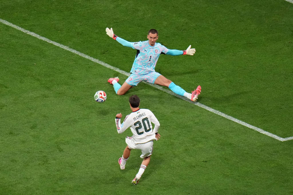 Mexico's Mateo Chavez (20) shoots and scores their opening goal against Czechia goalkeeper Matej Kovar (1) during the World Cup Group A soccer match between Czechia and Mexico in Mexico City, Wednesday, June 24, 2026. (AP Photo/Eduardo Verdugo)