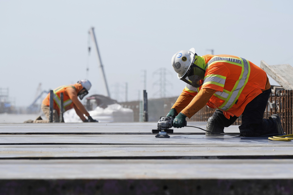 FILE - Ironworkers with the California High-Speed Rail Authority work on the Hanford Viaduct, April 15, 2025, in Kings County, Calif. (AP Photo/Godofredo A. Vásquez, File)