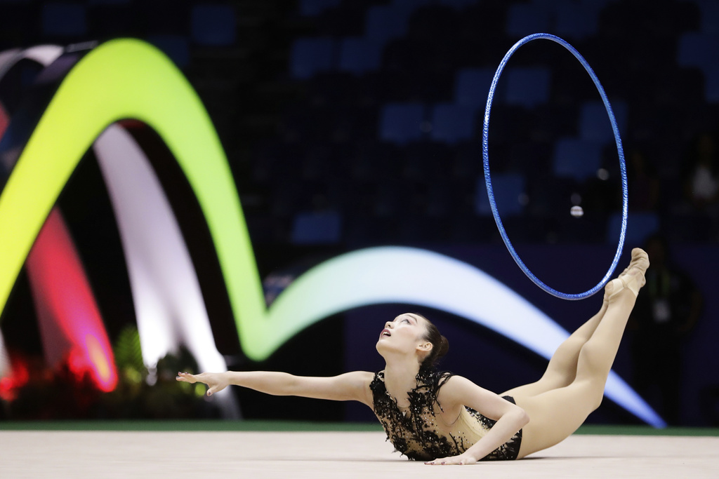 Japan's Murano Kita performs with the hoop during the 41st FIG Rhythmic Gymnastics World Championships individuals qualification at Carioca Arena in Rio de Janeiro, Wednesday, Aug. 20, 2025. (AP Photo/Bruna Prado)"