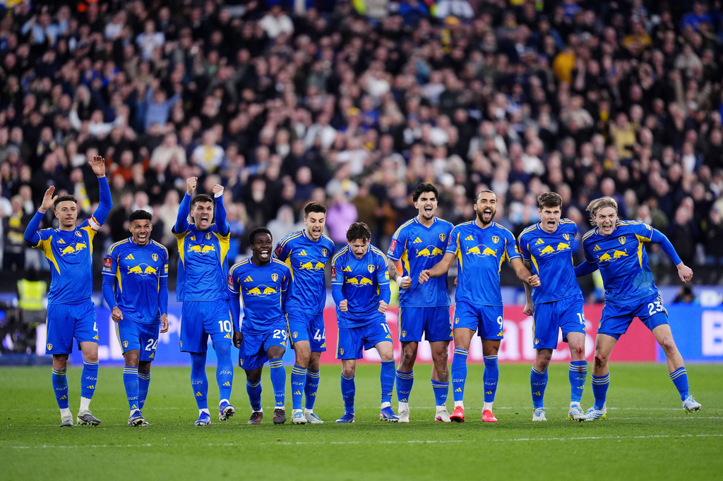 Leeds United's Dominic Calvert-Lewin, third right, and teammates celebrate in the penalty shoot-out during the English FA Cup quarterfinal soccer match between West Ham United and Leeds United, in London, Sunday April 5, 2026. (John Walton/PA via AP)