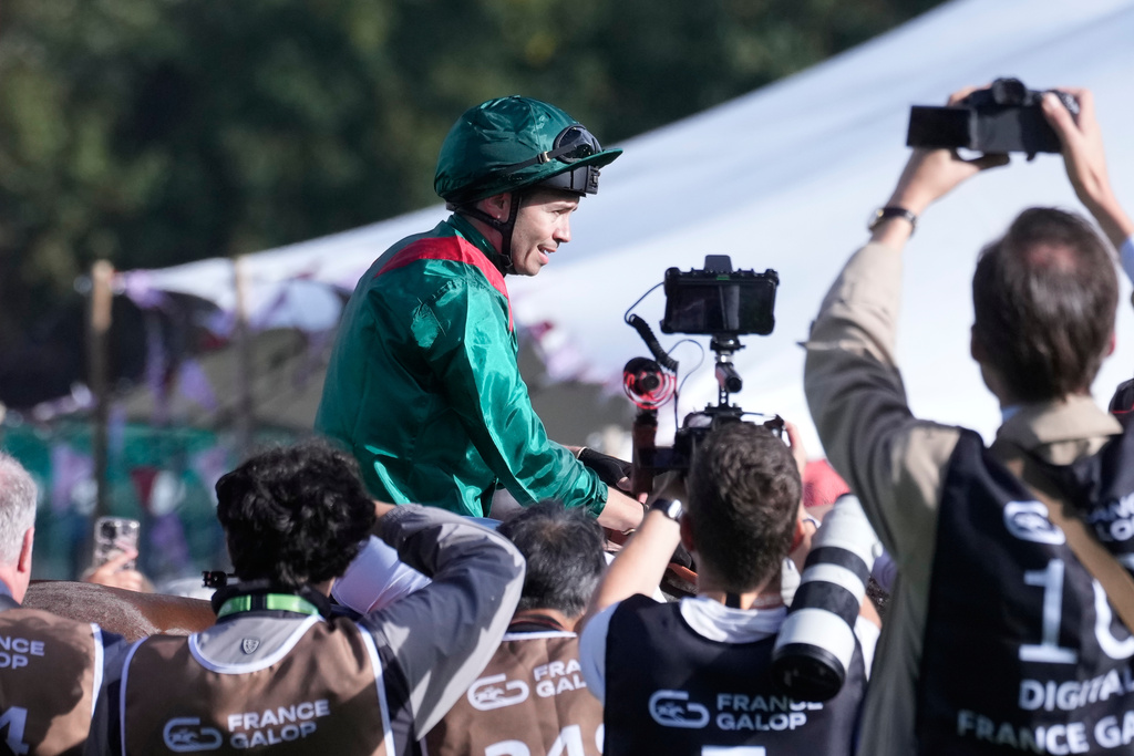 Mickael Barzalona , riding Daryz, reacts after winning the Qatar Arc de Triomphe horse race, Sunday, Oct. 5, 2025 at the Longchamp horse track in Paris. (AP Photo/Michel Euler)