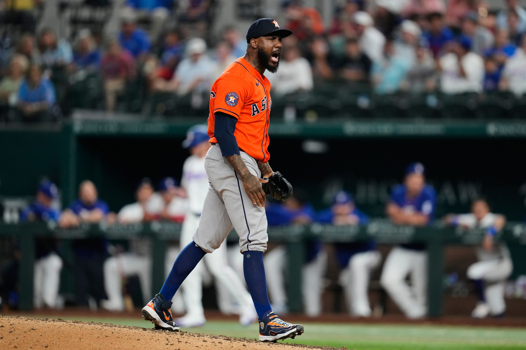 Houston Astros pitcher Enyel de Los Santos celebrates after striking out Texas Rangers' Jake Burger in the eighth inning of a baseball game Wednesday, May 27, 2026, in Arlington, Texas. (AP Photo/Tony Gutierrez)