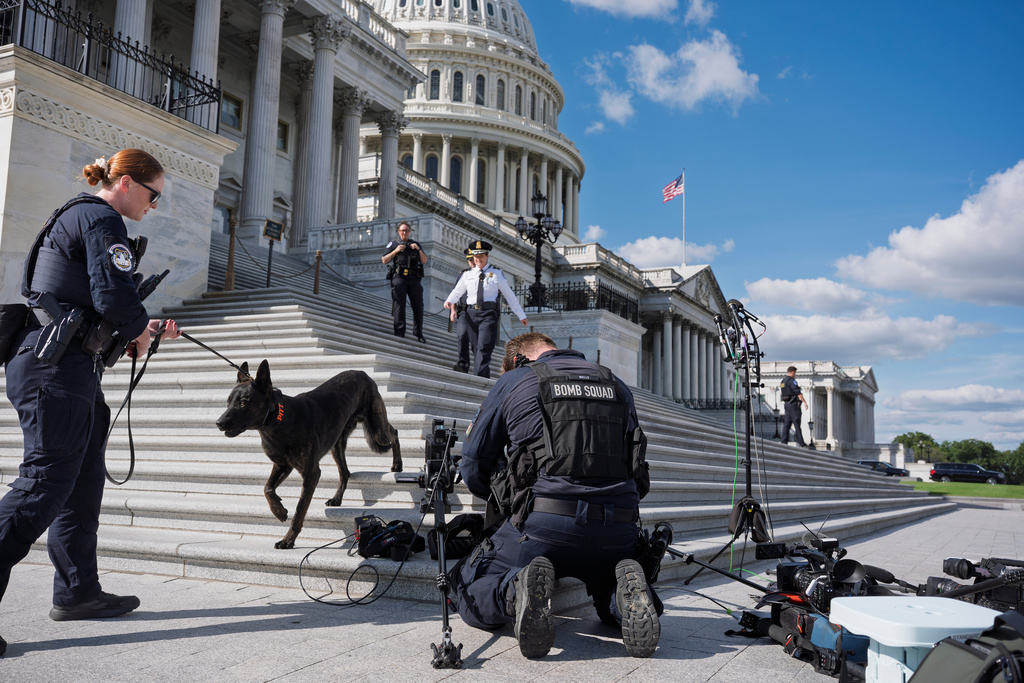 U.S. Capitol Police secure the steps of the House of Representatives before Minority Leader Hakeem Jeffries, D-N.Y., meets with reporters about the government shutdown, at the Capitol in Washington, Thursday, Oct. 2, 2025. (AP Photo/J. Scott Applewhite)