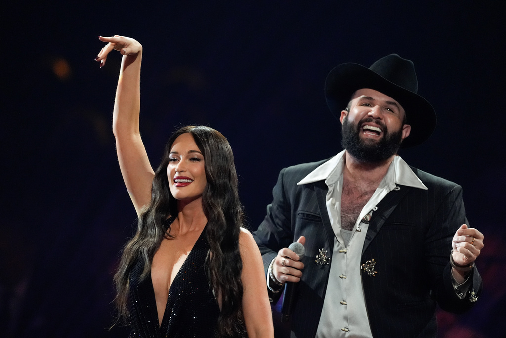 Kacey Musgraves, left, and Carin Leon perform during the 2025 Latin Grammys on Thursday, Nov. 13, 2025, at MGM Grand in Las Vegas. (AP Photo/Chris Pizzello)