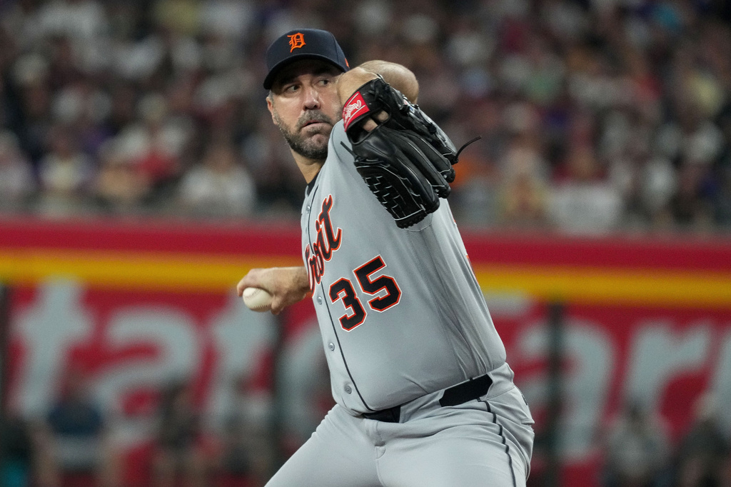 Detroit Tigers pitcher Justin Verlander works against the Arizona Diamondbacks during the first inning of an opening-day baseball game Monday, March 30, 2026, in Phoenix. (AP Photo/Darryl Webb)