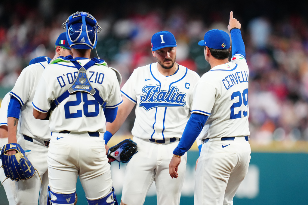 Italy manager Francisco Cervelli (29) removes starting pitcher Sam Aldegheri as catcher JJ D'Orazio (28) watches during the second inning of a World Baseball Classic quarterfinal game against Puerto Rico, Saturday, March 14, 2026, in Houston. (AP Photo/Karen Warren)