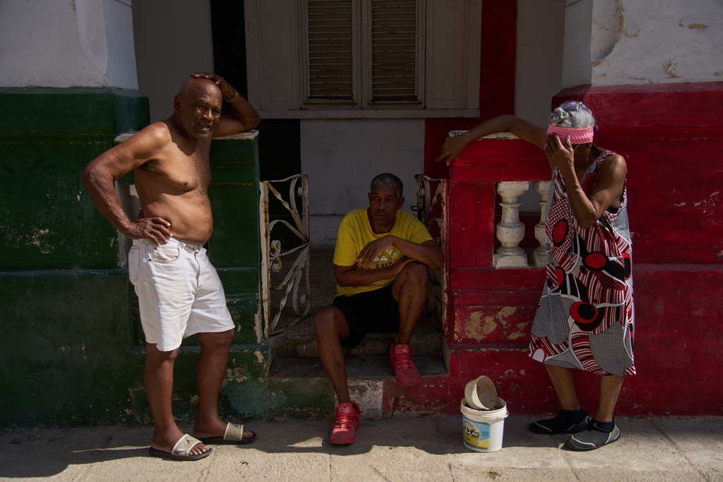 People lounge on a porch during a blackout in Havana, Wednesday, March 4, 2026. (AP Photo/Ramon Espinosa)