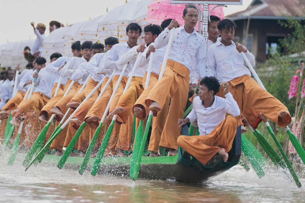 Ethnic Intha people participate during Phaung Daw Oo pagoda festival in Inle Lake, southern Shan State, Myanmar, Tuesday, Sept. 23, 2025. (AP Photo/Thein Zaw)
